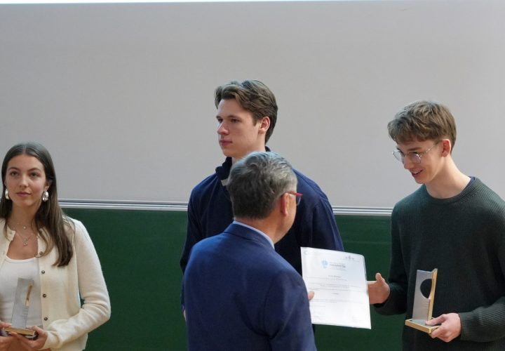 Felix Bielert (Jg. 13) mit dem Dr. Hans Riegel-Fachpreis ausgezeichnet