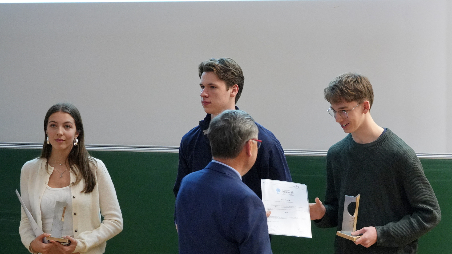 Felix Bielert (Jg. 13) mit dem Dr. Hans Riegel-Fachpreis ausgezeichnet