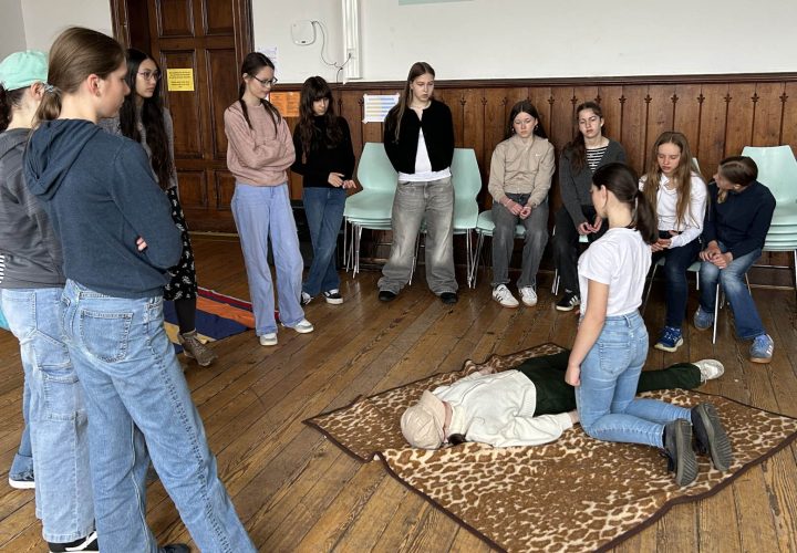 7. Jahrgang lernt Leben retten – Projekt “Reanimation”